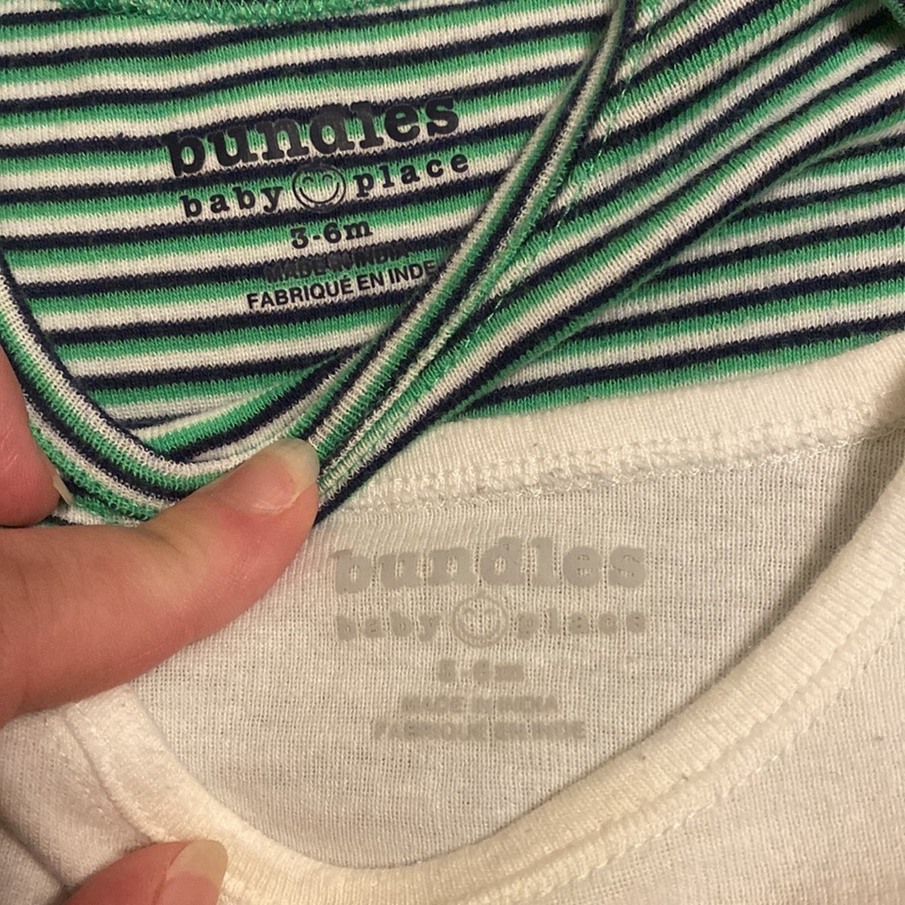 (2) Long sleeves bodysuits | size 3-6 months - Picture 2 of 3